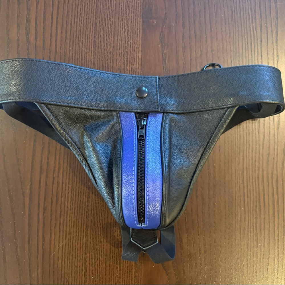 Real Leather NWOT Jockstrap M Zipper Snap